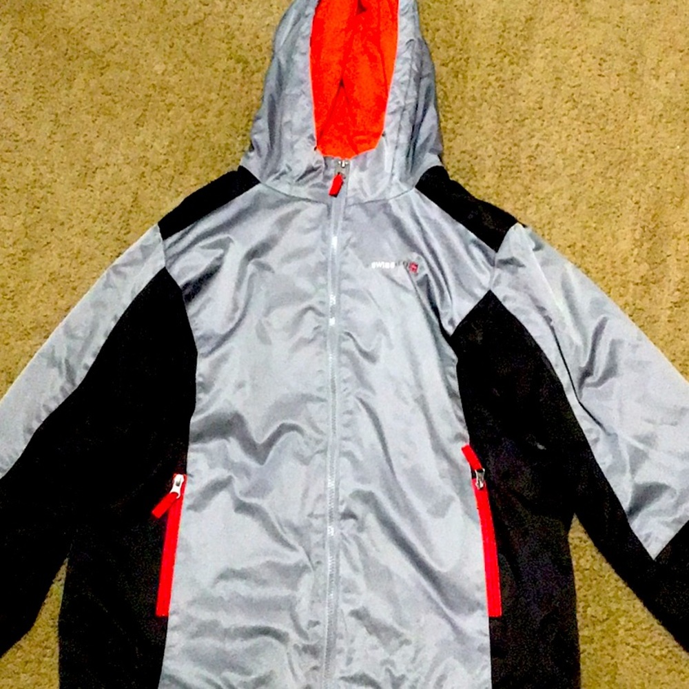 I’m selling a coat and a pair of puma sweat pants